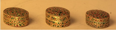 Picture 19 : The enameled-gold oval box at the Pavilion of Regalia, Royal Decorations and Coins.